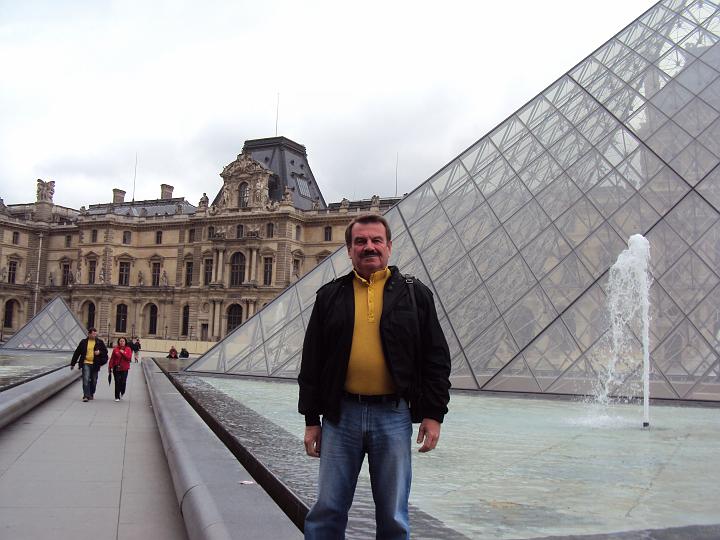 Louvre Misha 1.jpg